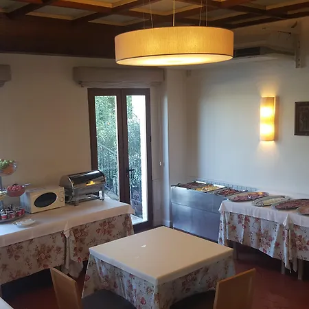 La Carreta Hotel