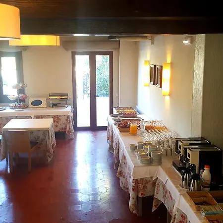 La Carreta Hotel