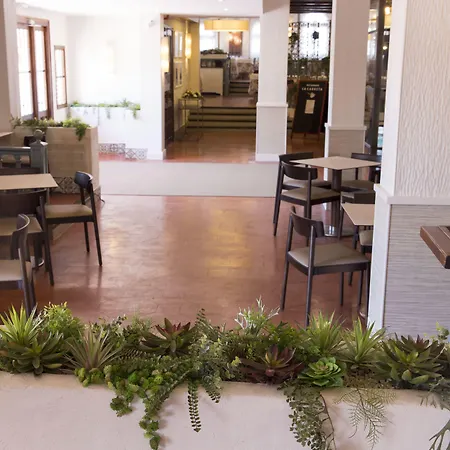 La Carreta Hotel